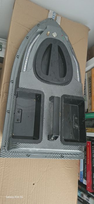 Vand barcuta cu doua baterii.