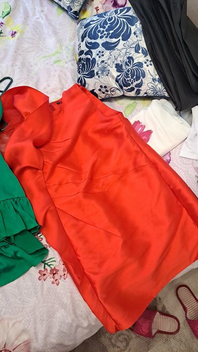 Rochie rosie poema