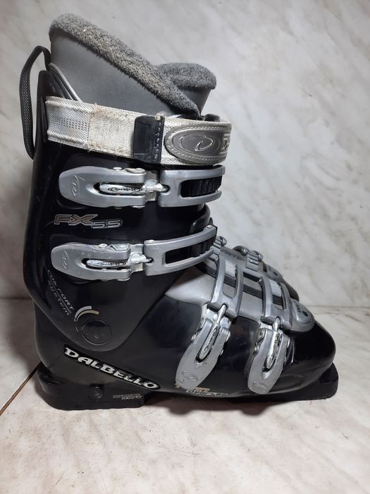 Clapari ski schi Dalbello mondo 26 corespunde mărimii 40.