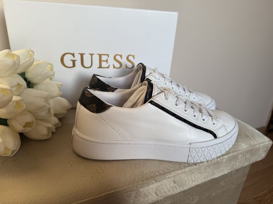 Бели обувки Guess, р-р 39