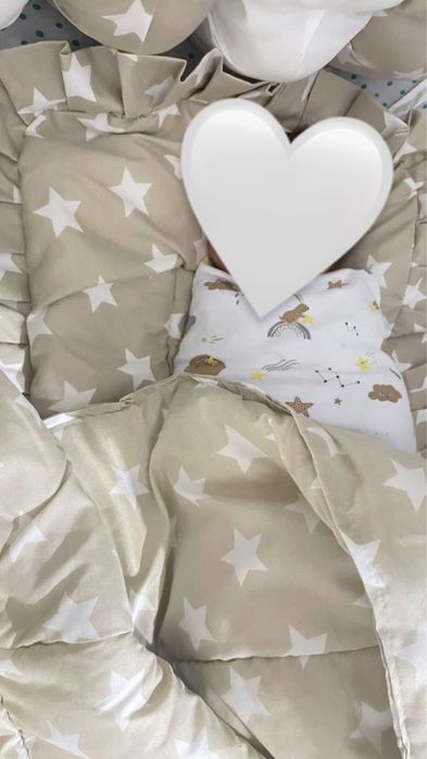 Кроватка детская в отличном состоянии. Матрас и бортики в подарок .