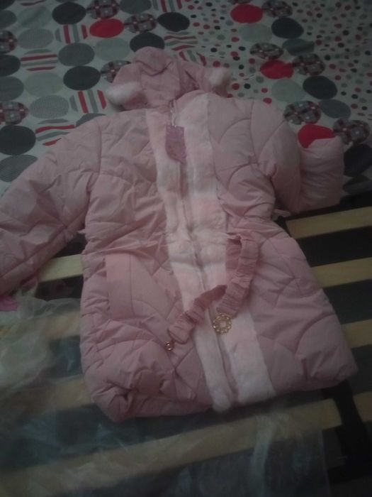 Куртка теплая новая для девочки