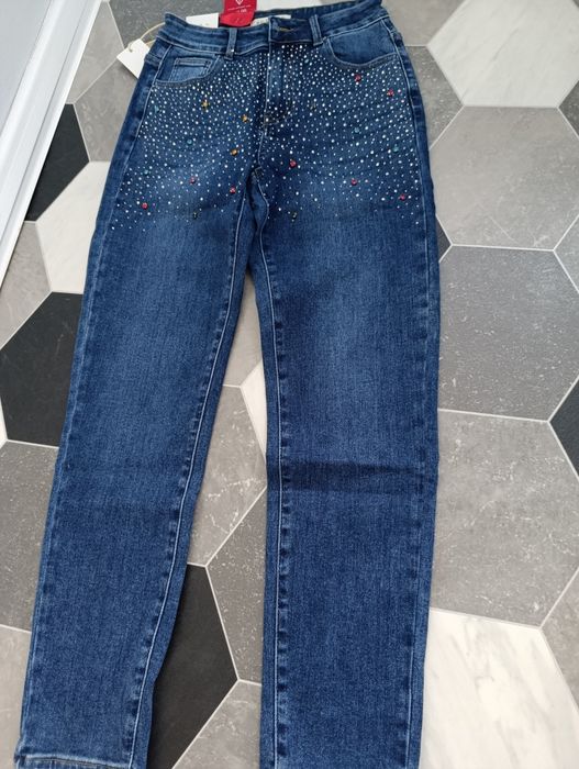 Дамски дънки с камъни на изгодни цени