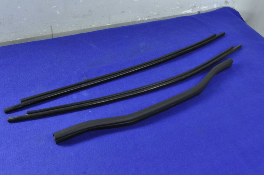 Уплотнители капота BMW 5 e39