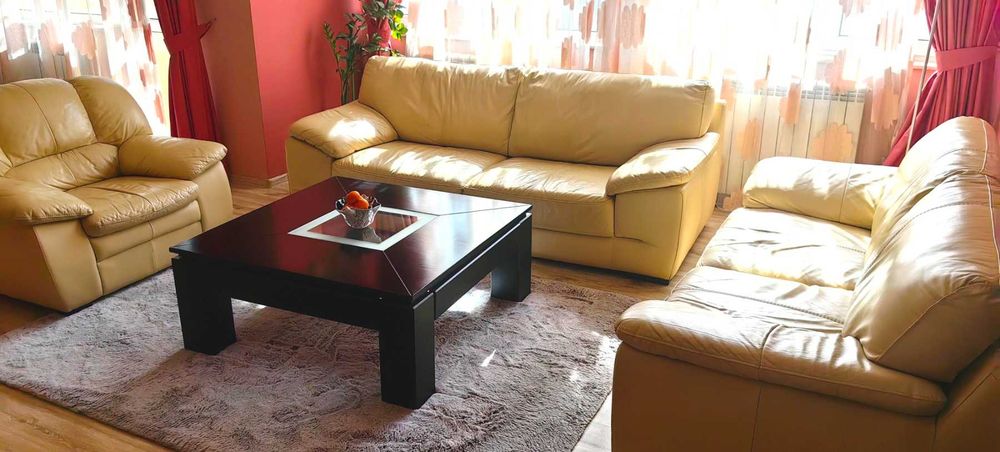 Продавам холна масата от масивно дърво