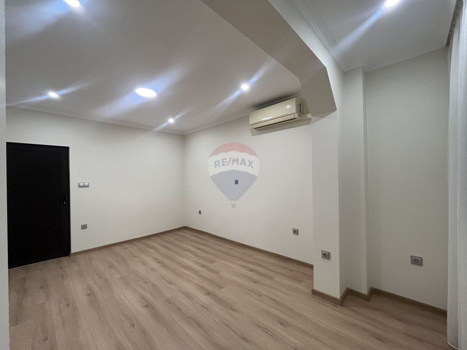 Продава се Тристаен апартамент в Варна, Базар Левски - 70 кв.м за 2143 €/кв.м - Снимка #5