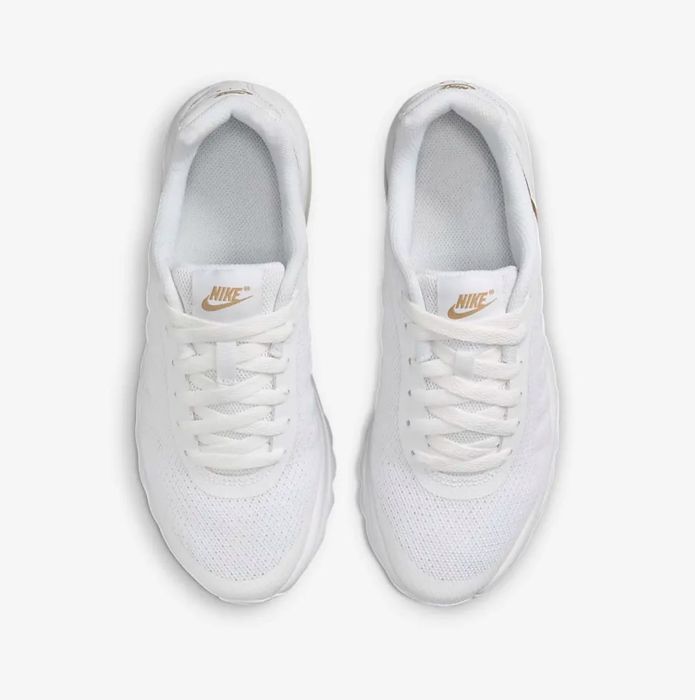 Дамски снейкъри Nike Air Max Invigor