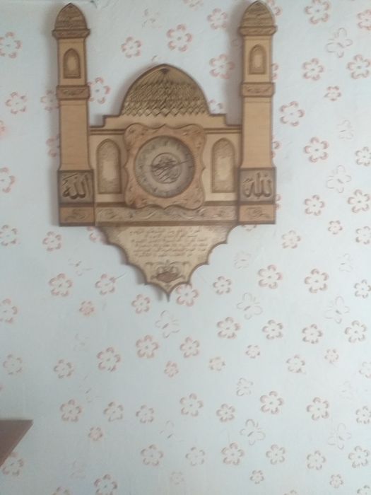 Агаштан жасалган сагат сатылады
