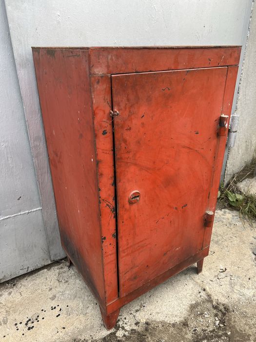 Сейф металлический