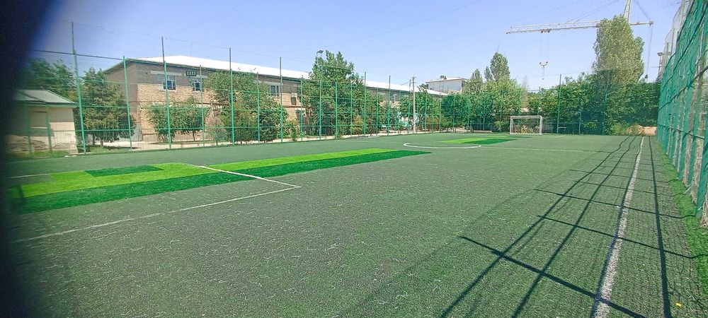 Футбол майдони сотилади