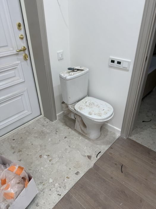 Унитаз и козел для ремонта