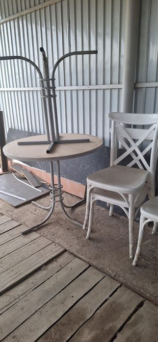 Столы и стулья для кафе/дома