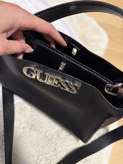 дамска чанта Guess