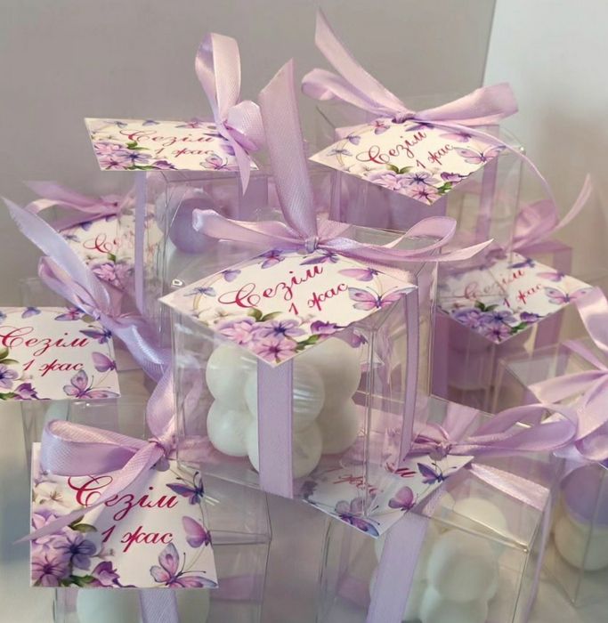 Қыздар киска фотосын сипап жатыр