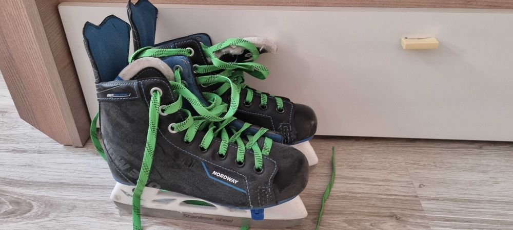 Продам хоккейные коньки