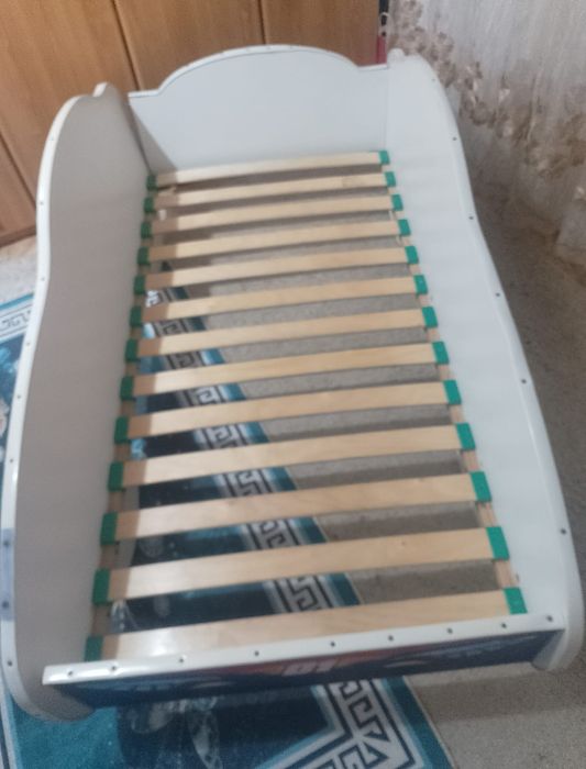 Pat in forma de masina