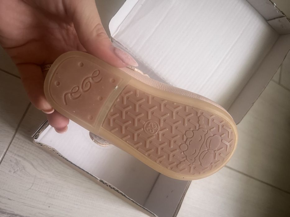 Продам детские туфельки