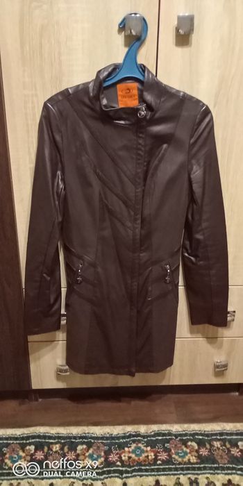 Продам коричневый кожаный плащ