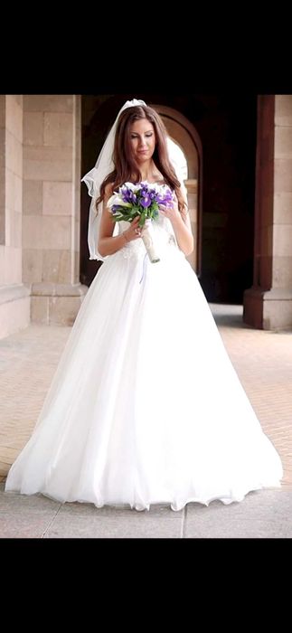 Булченска рокля - тюл и сатен с обръч