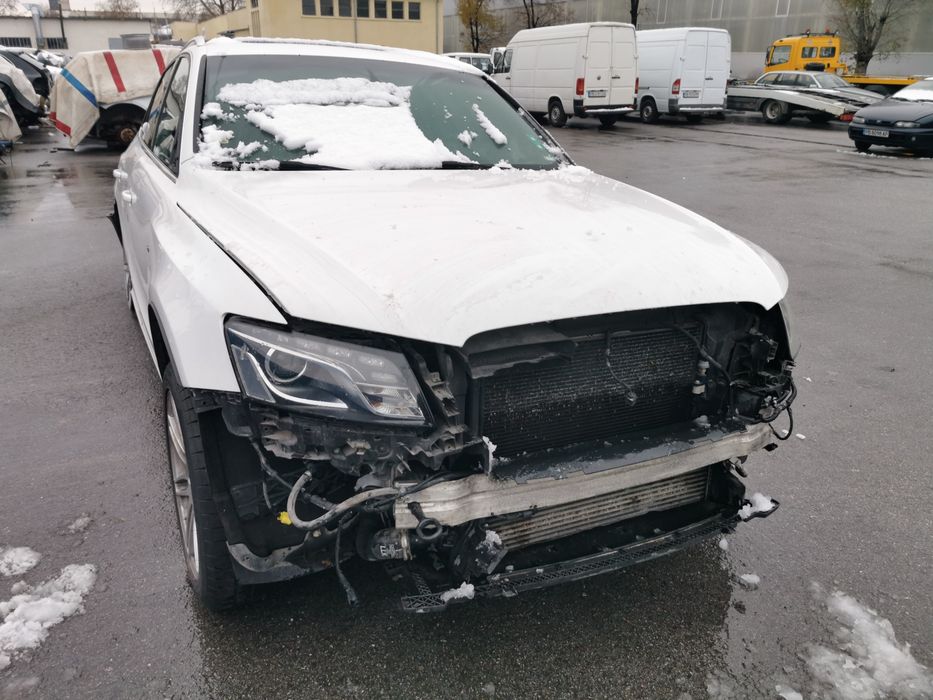 На Части Audi Q5 3.0TDI 2010 година 239кс. Помпа дюзи скоростна кутия