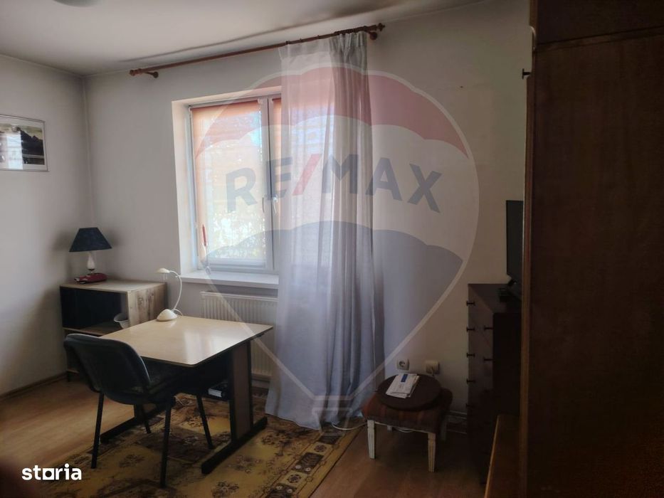 Casă / Vilă cu 8 camere de vânzare în zona Central