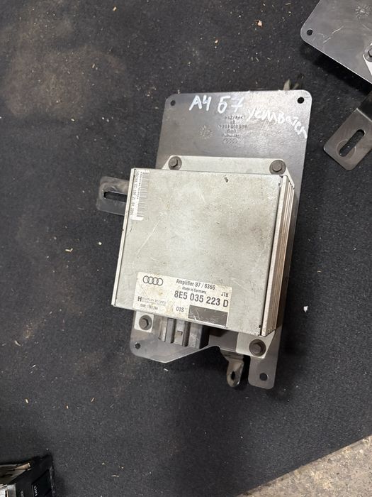 Audi A4 B7 Усилвател