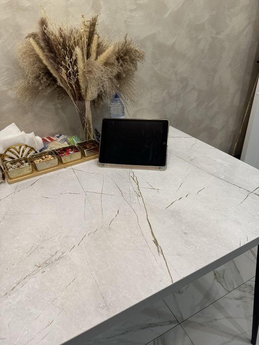 Стол кухонный большой