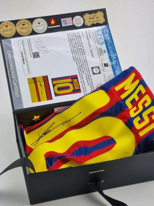 Vând tricou semnat de Lionel Messi