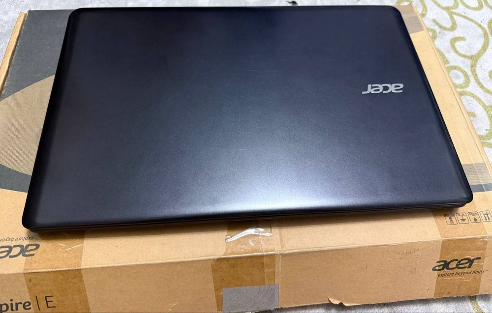 Acer Core I 7 dvd romi ishlidi  karopka bilan hamma malumot opisaniyad