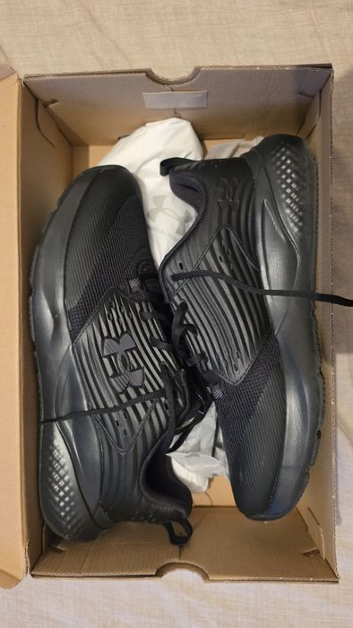 Under Armour Charged Commit TR 4