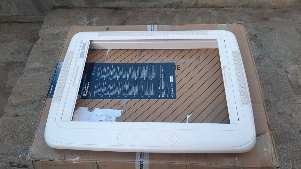 Вентилационен, покривен люк / капандура DOMETIC