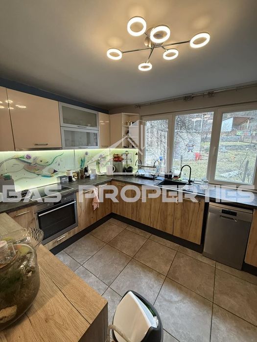 Къща в София-с.Мърчаево площ 270