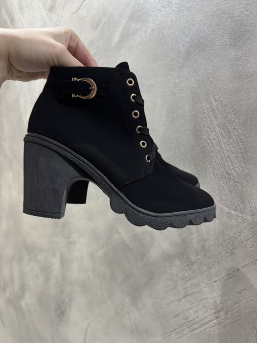 Кожени и велурени дамски боти