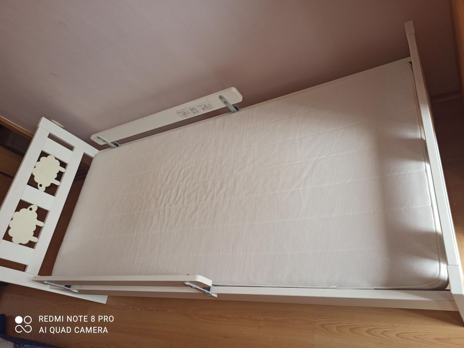 Детско легло с матрак ,гардероб,бюро и етажерка-Намалено