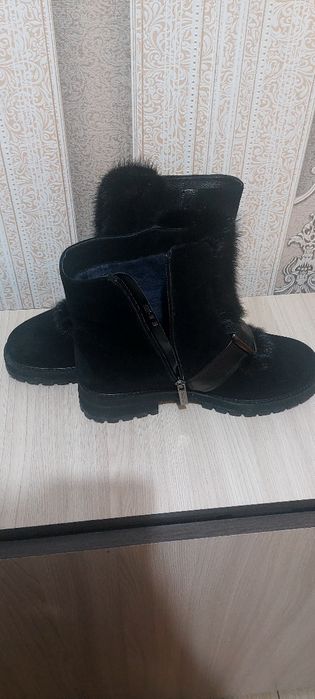 продам женские зимние ботинки