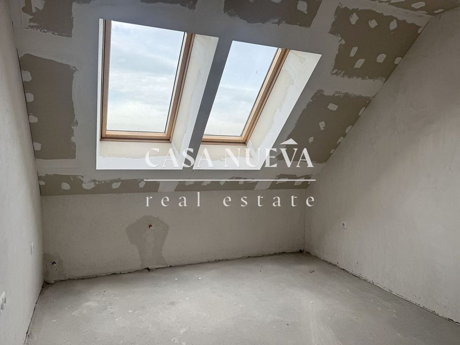 Тристаен апартамент в гр.Перник, Изток