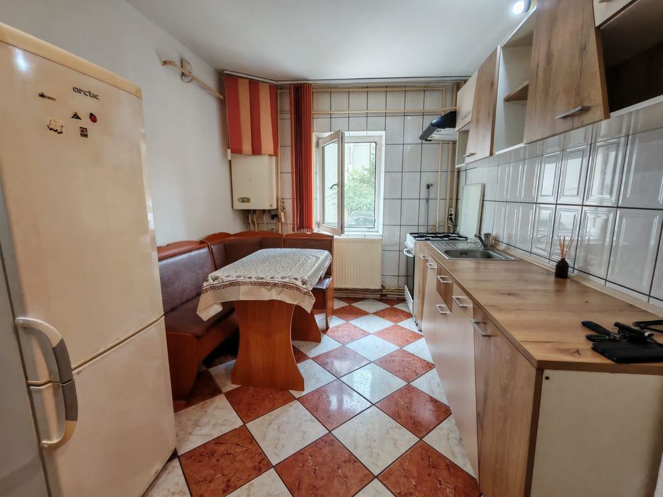 Închiriez apartament 2 camere