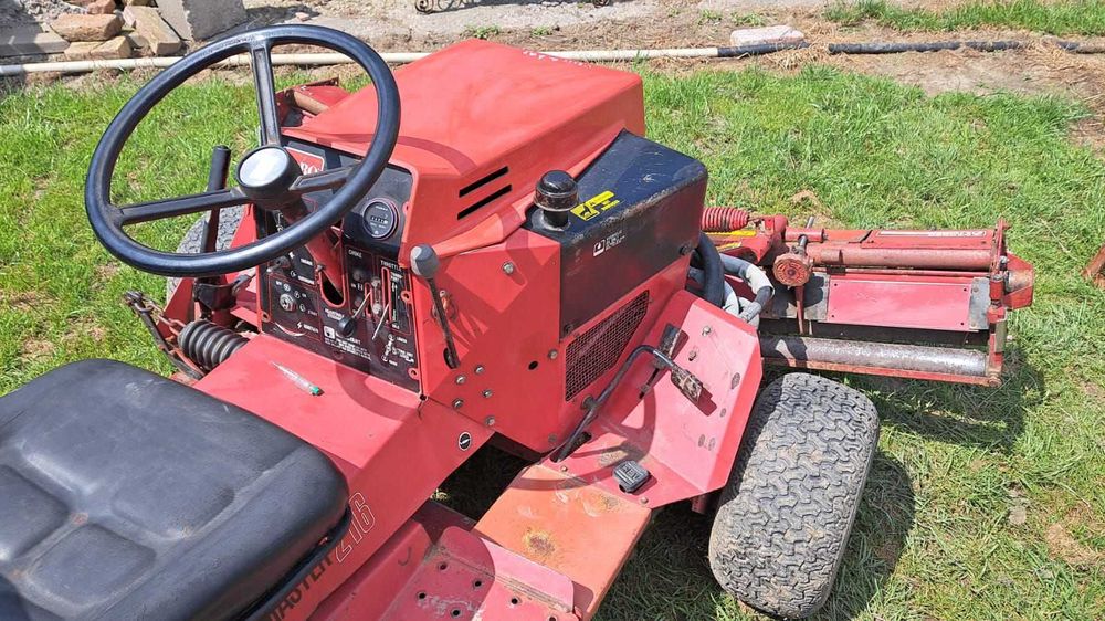 Tractoras de tuns iarba Toro reelmaster216