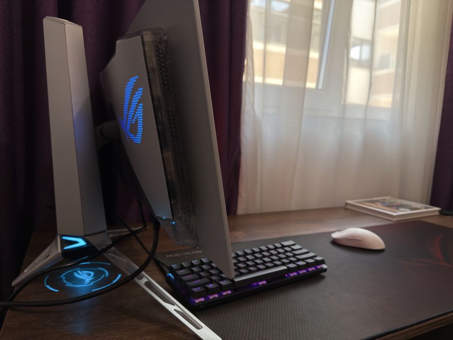 Monitor Asus PG 27 AQWP-W