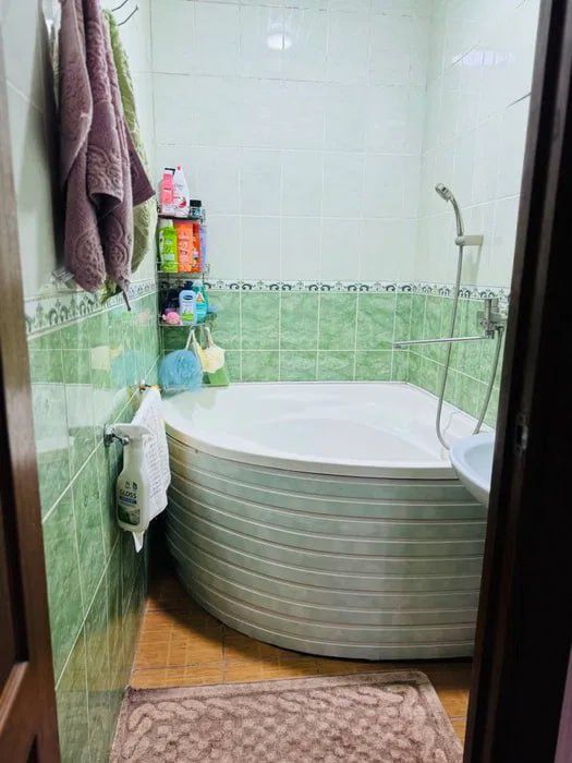 Продаю 4-х комнатную квартиру на Сергели 2