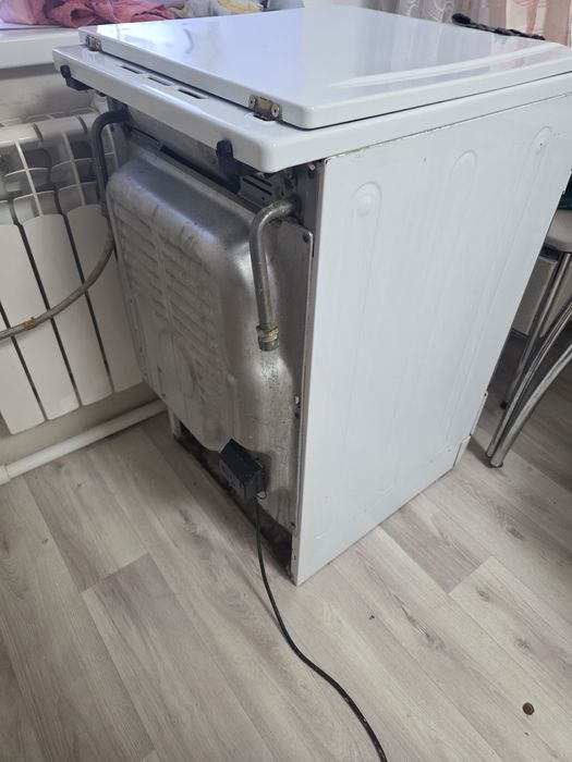 Продам газовую плиту б.у