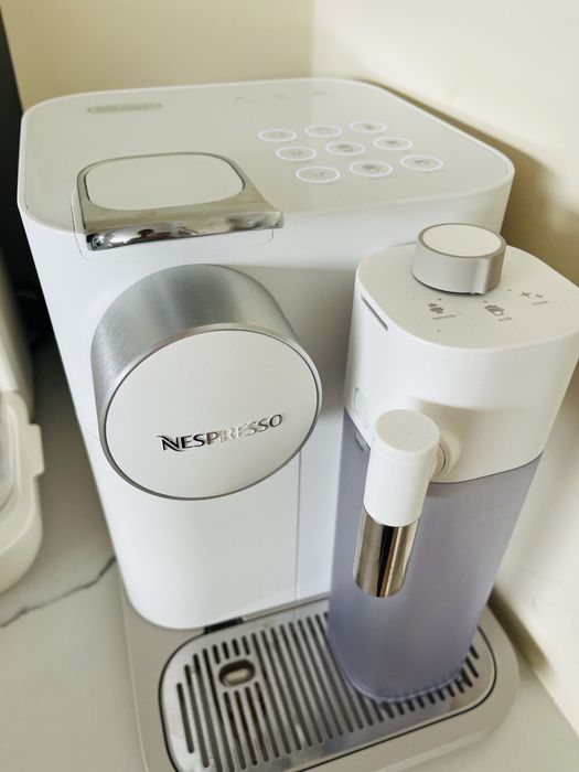 Aparat de cafea Nesspreso Delonghi varianta mare