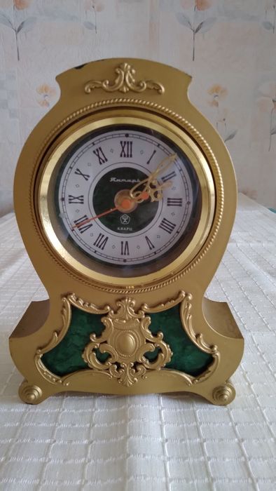 Раритетные часы настольные и наручные.