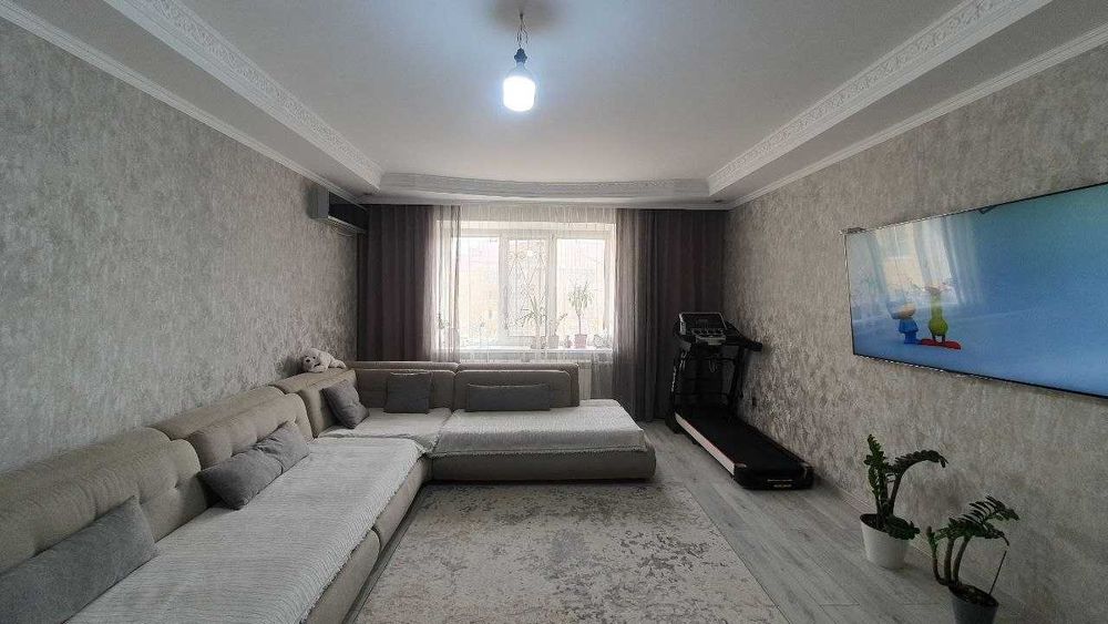 Продаётся 4 - комнатная квартира в районе Алтын Орда, возле Гипер Дина