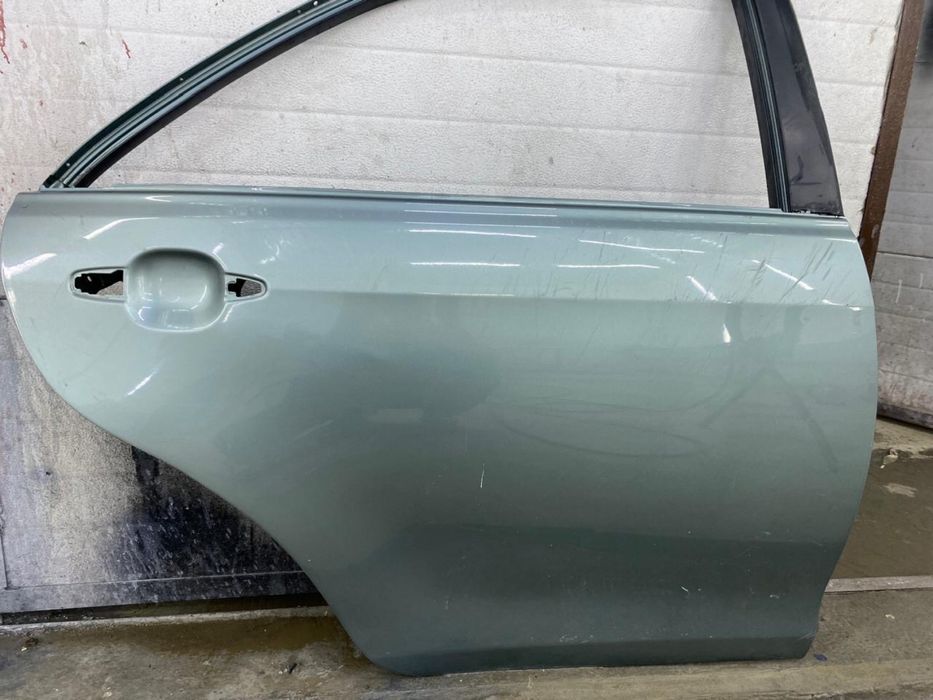 Дверь б/у оригинал