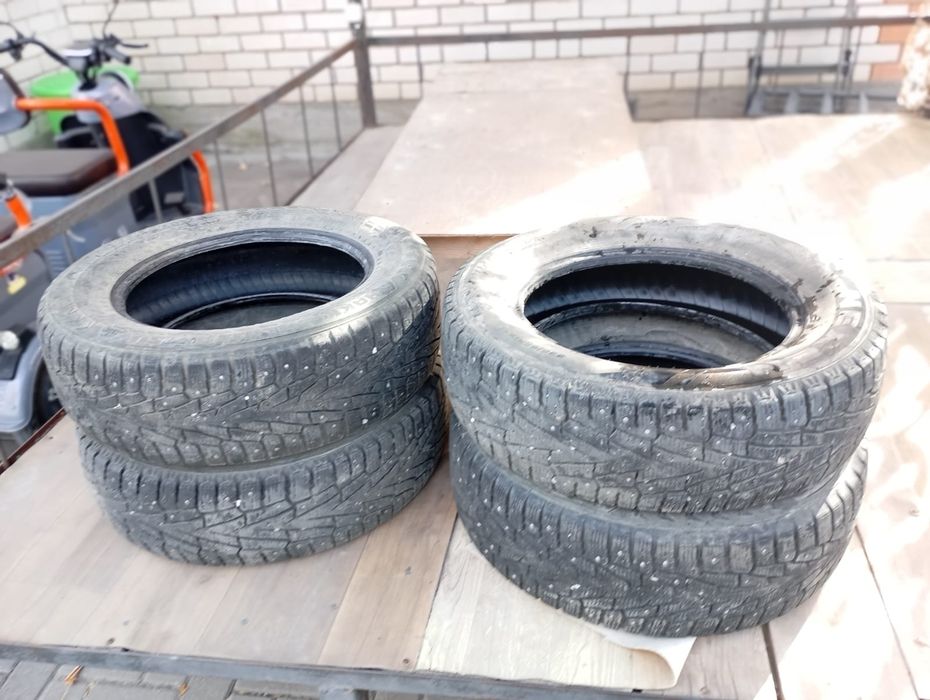 Продам зимние шины комплект