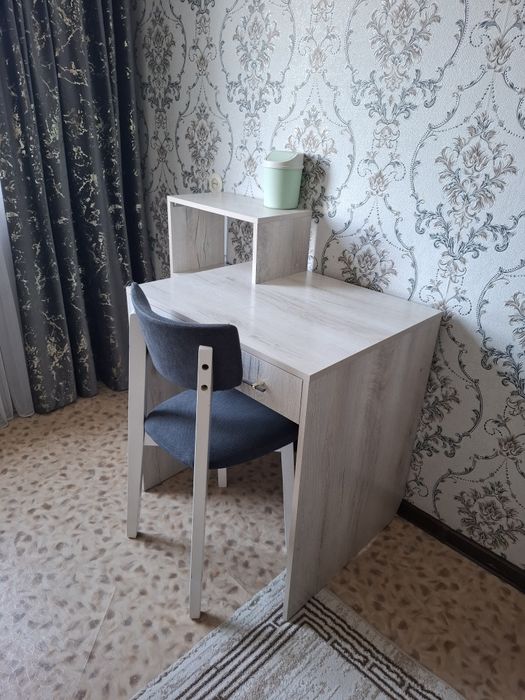 Продам  письменный стол со стулом