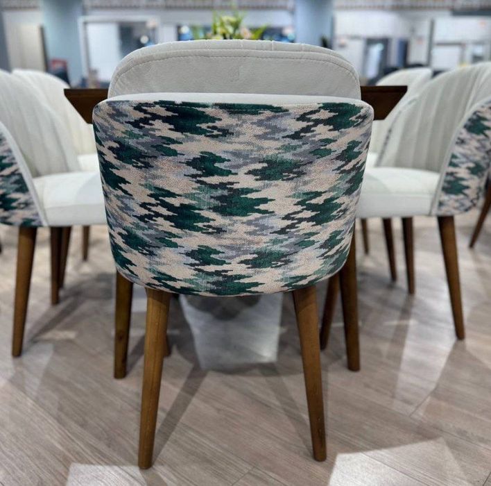 Стол стулья для гостинной