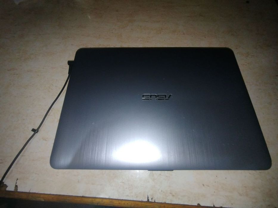 Продаю Асус ноутбук