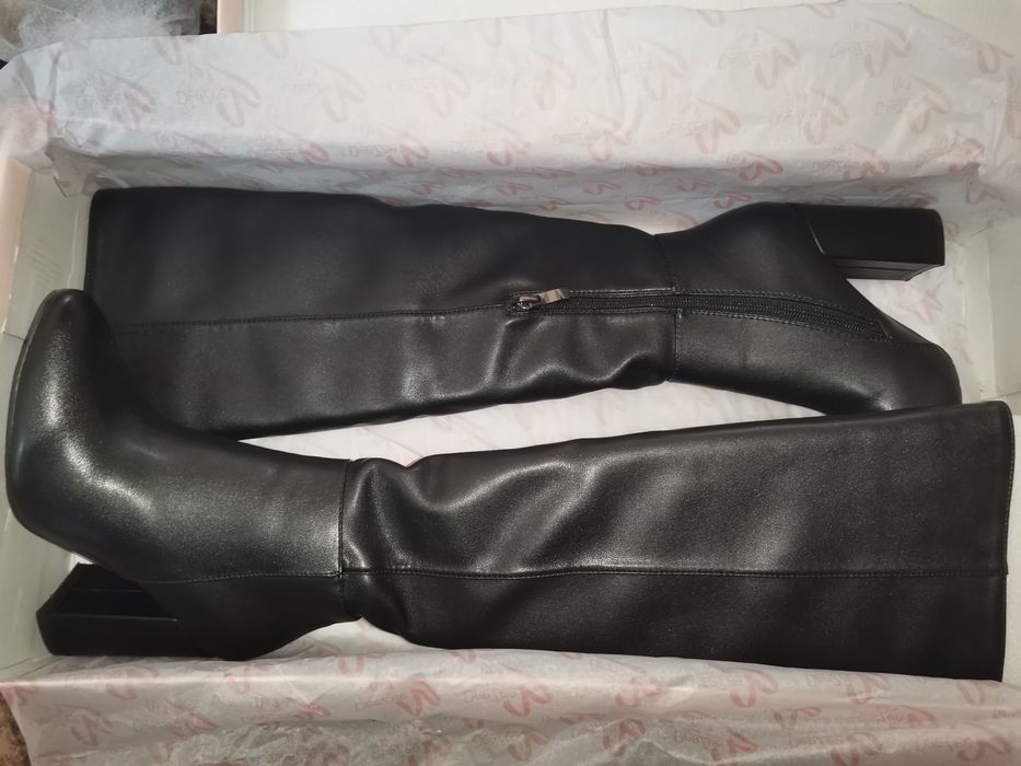 Cizme negre pana la genunchi